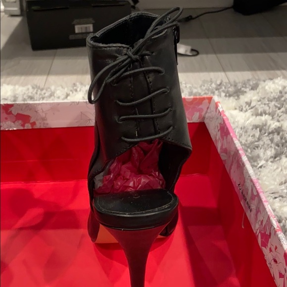 Black heels - Picture 6 of 10